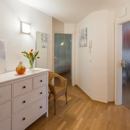 1, Rothenburger Strasse Apartamento *